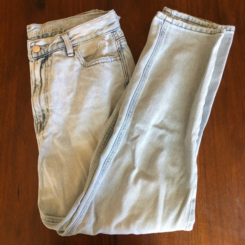 Light wash mom jeans